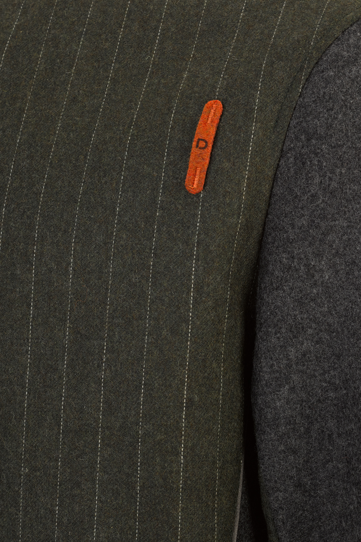 Blusão com painéis constrastantes e fecho de correr - Image 4