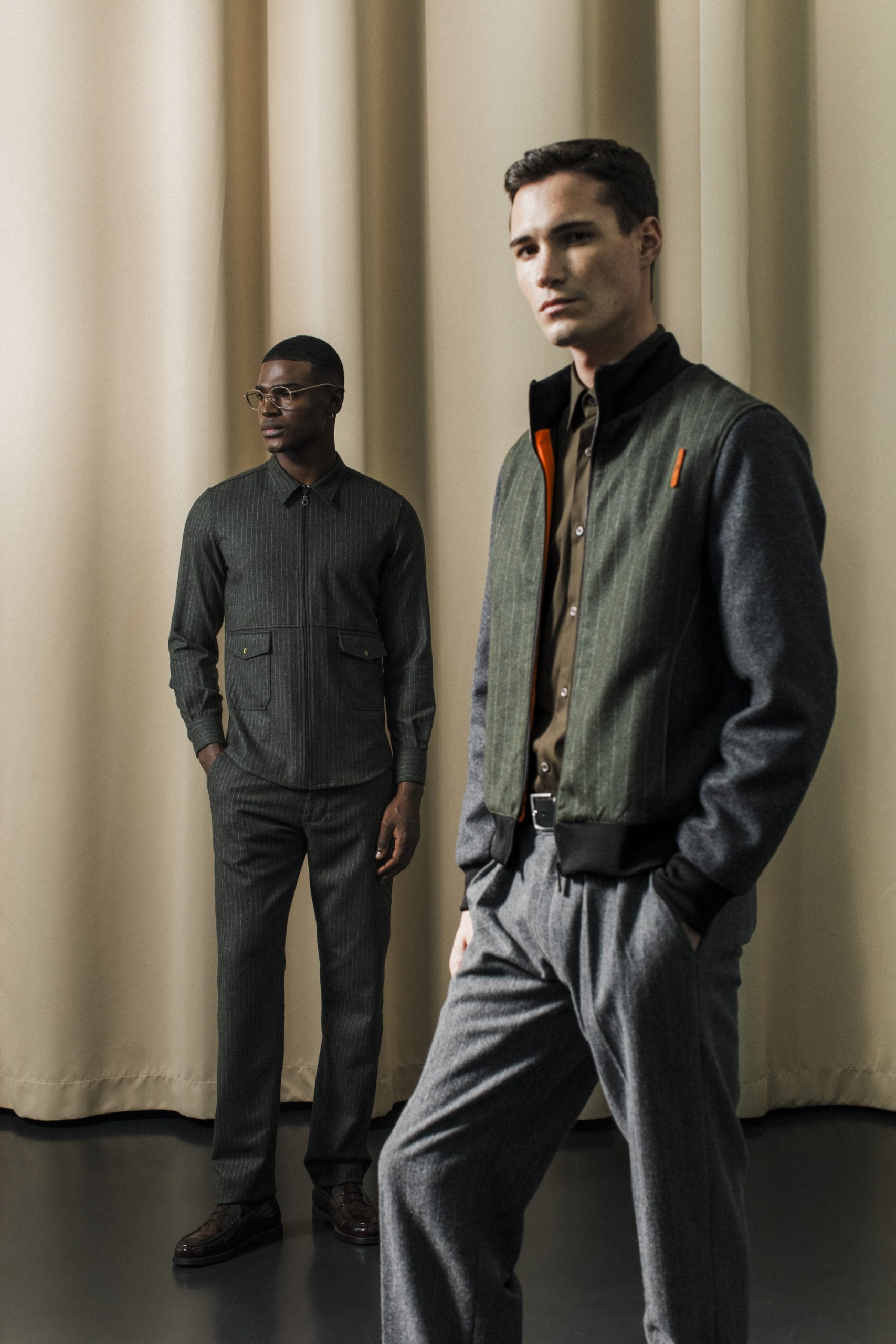 Blusão com painéis constrastantes e fecho de correr - Image 2